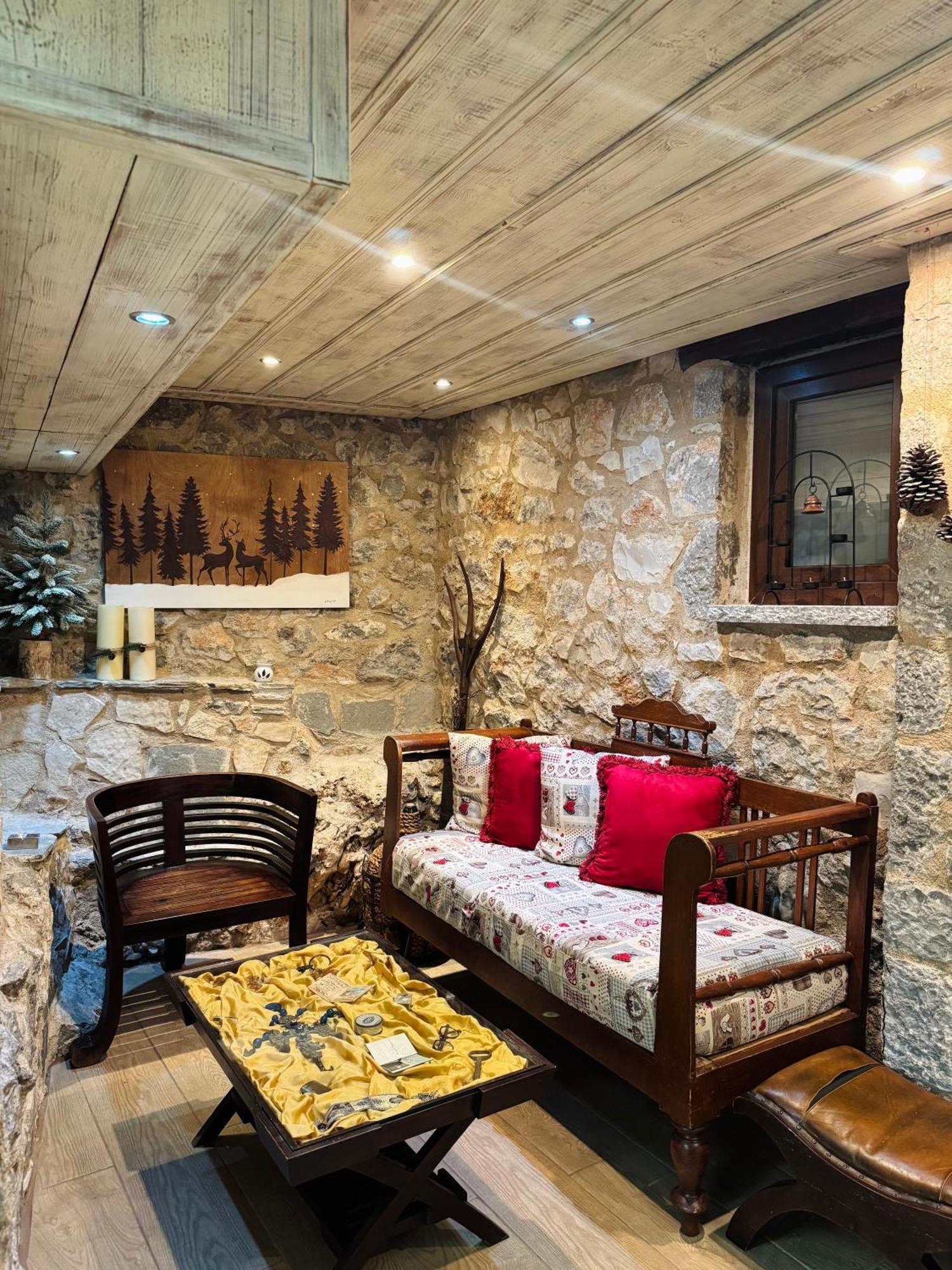 Alexandros Guesthouse Arachova Exterior photo